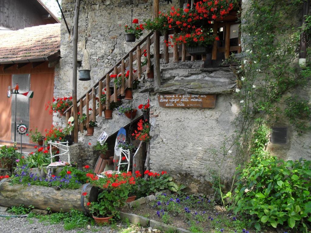 B&B Il Gatto Nero Castelveccana Zewnętrze zdjęcie